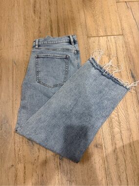 DAZE HUG Frayed Hem Cropped Jeans in Blue Waist 31